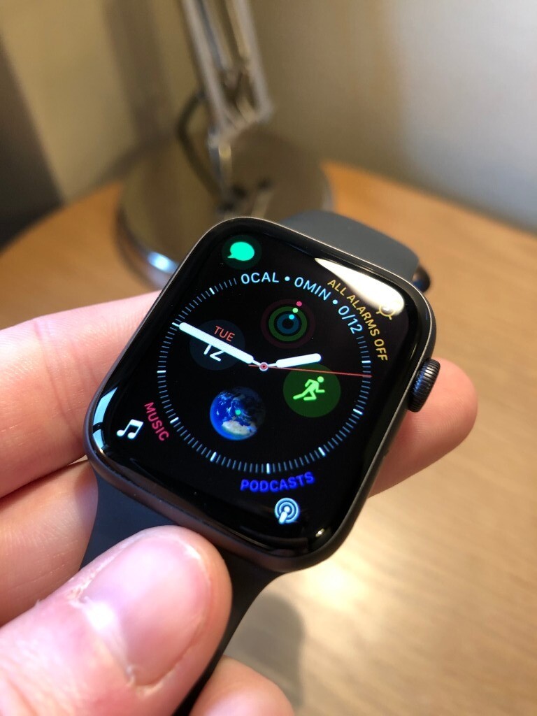 space grey aluminium apple watch